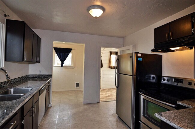 Building Photo - Spacious South Tacoma Home with Modern Updates & Fenced Yard