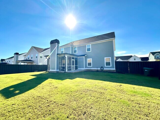 Building Photo - 2987 Rosewood Dr
