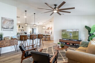 Building Photo - 4909 E Tumbleweed Cir