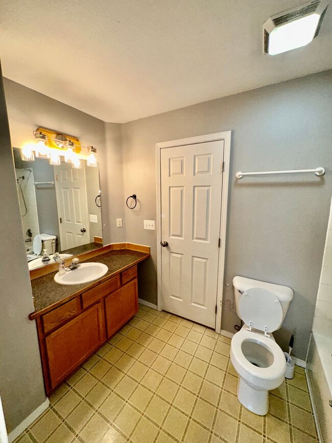 Building Photo - Beautiful Home with heated 2 car garage! C...