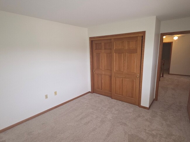 Building Photo - 3207 S Ridge Crest Ct