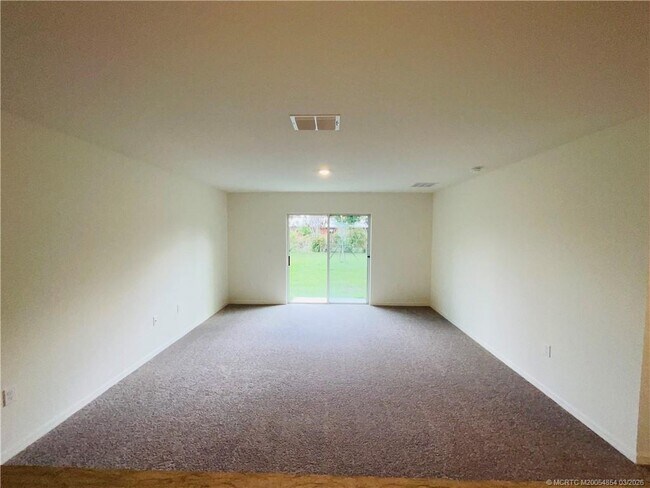 Building Photo - 1701 SE Manth Ln