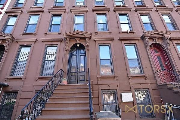Building Photo - 3 bedroom in BROOKLYN NY 11206