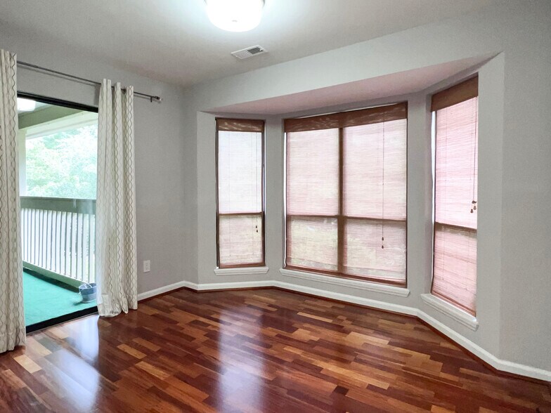 Building Photo - 221 New Kent Pl