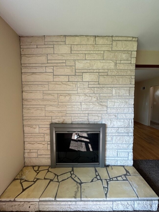 Building Photo - 704 N 74th Ave