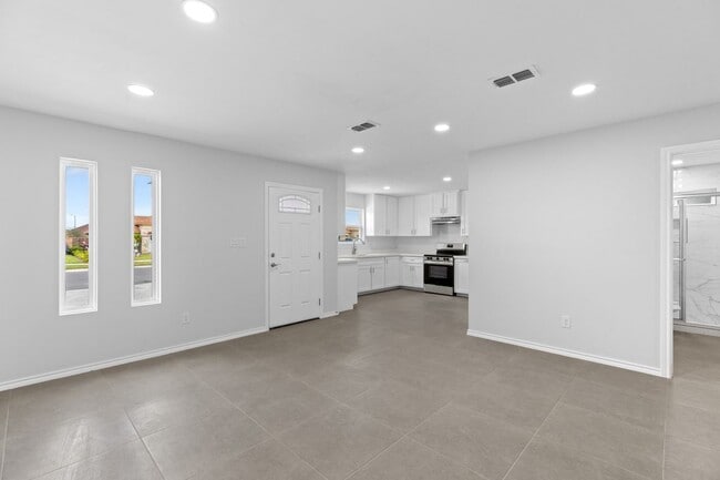 Building Photo - 664 Marrs Ave