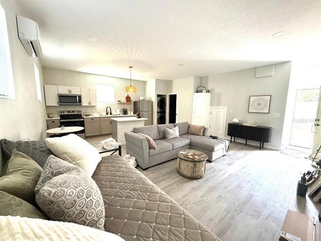 Building Photo - 1183 Chestnut St