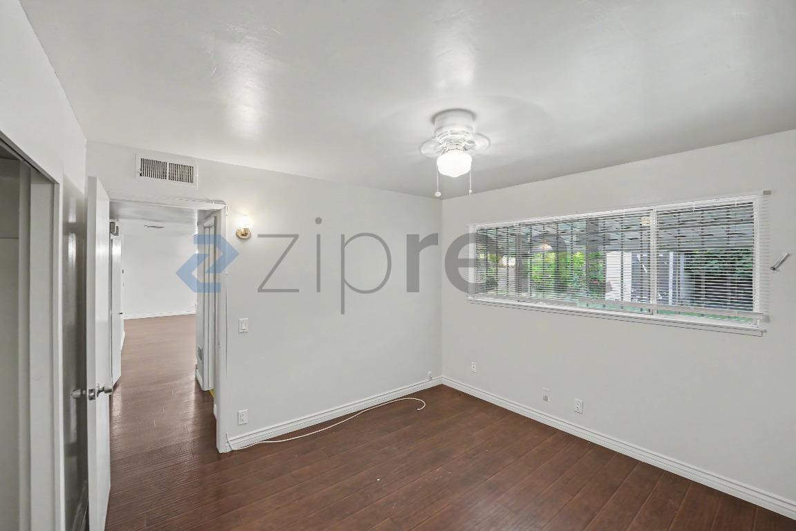 Building Photo - Unit