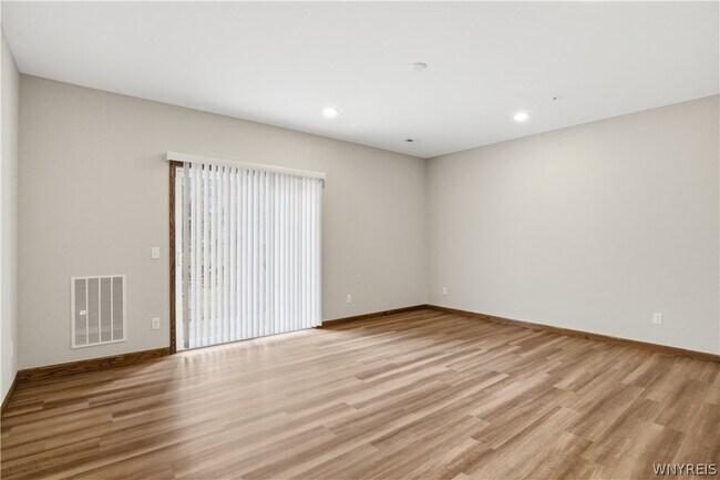 Building Photo - 1130 Orchard Park Rd