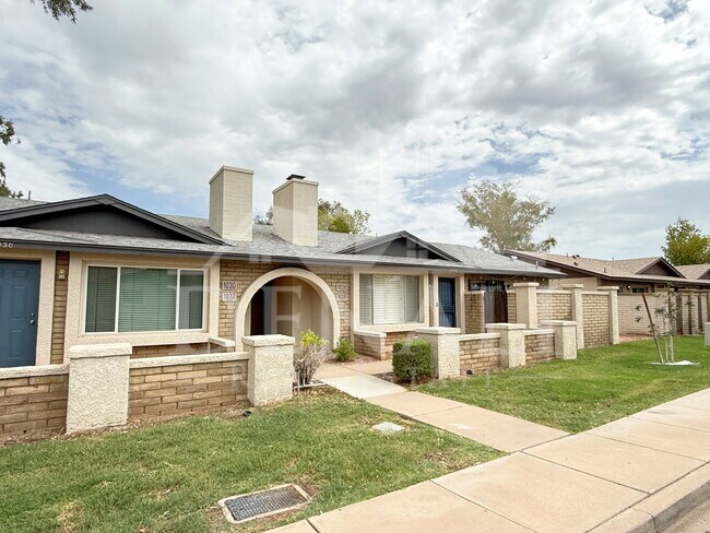 Building Photo - 1028 W Malibu Dr
