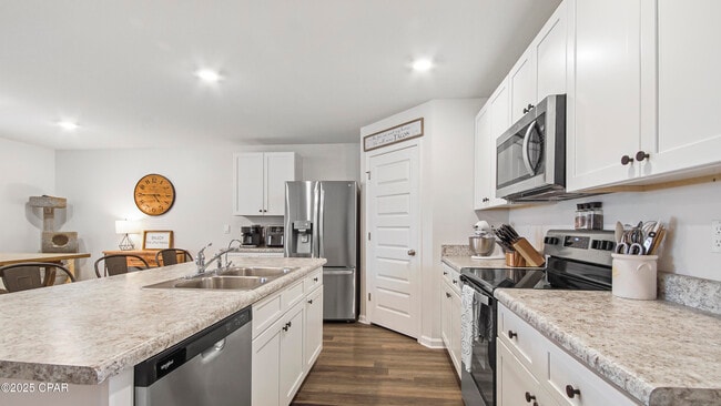 Building Photo - 5044 Rivergrass Dr