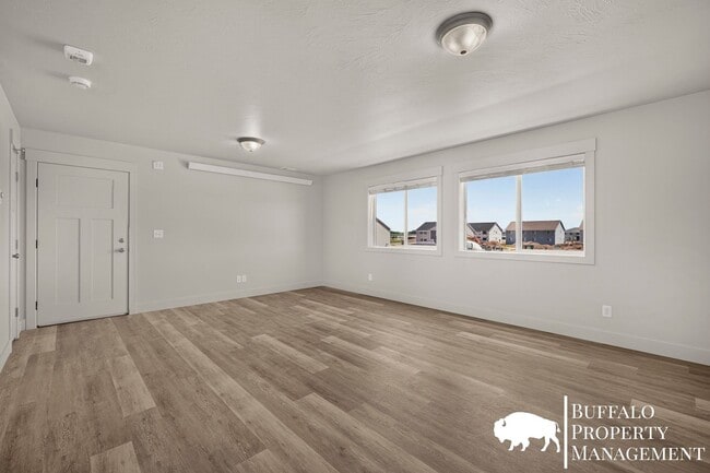 Building Photo - 6289 N Silver Fox Rd
