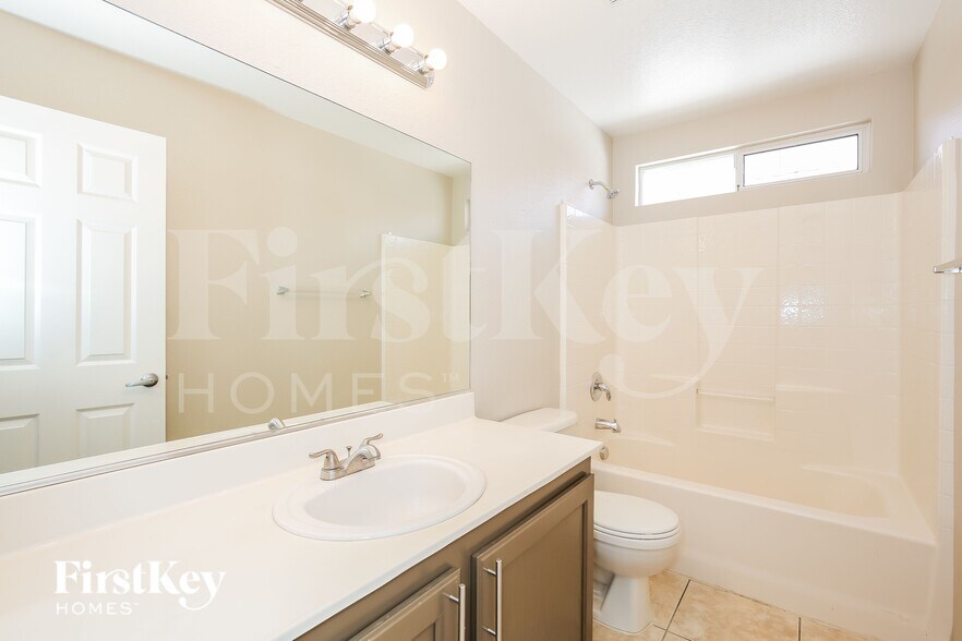 Building Photo - 7202 Cestrum Rd