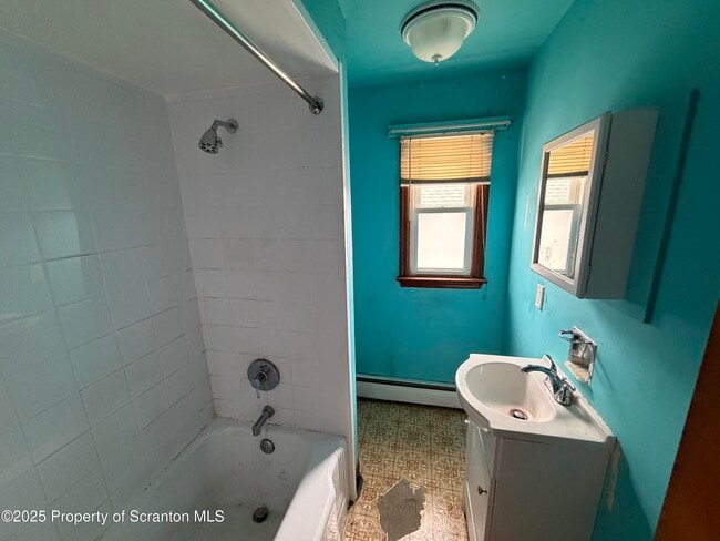 Building Photo - 149 Tompkins St