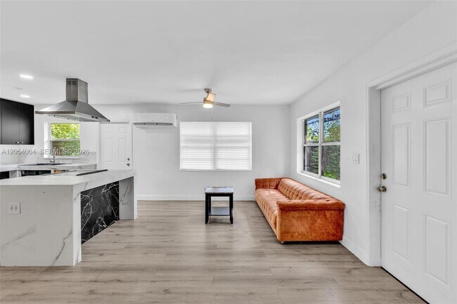 Building Photo - 1517 NW 8th Ave