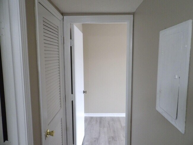 Building Photo - 140 Landings Dr