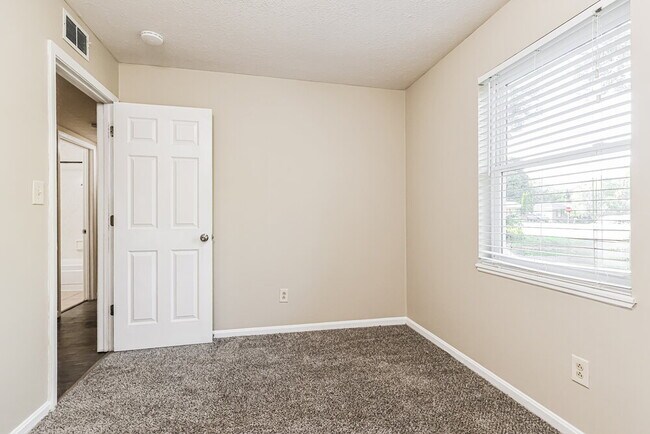 Building Photo - 3702 Blue Creek Ct