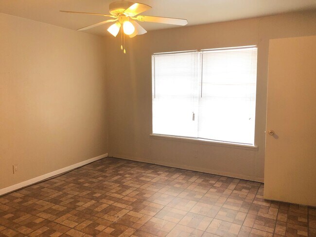 Building Photo - Duplex