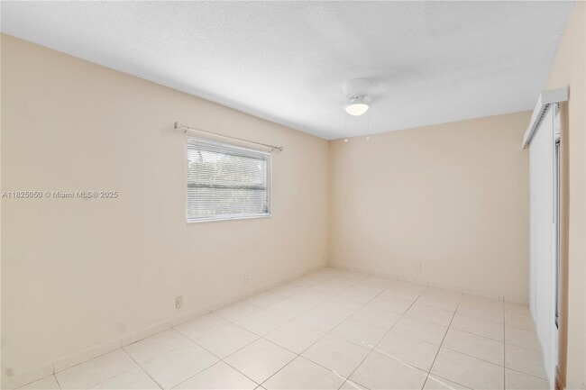 Building Photo - 6712 NW 70th Ct
