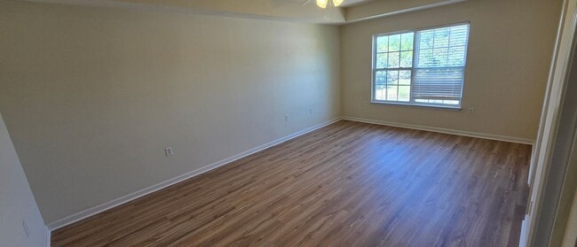 Building Photo - Great condo near Hanes Mall area, Clemmons and I40