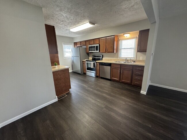 Building Photo - “Room to Grow!” — Spacious 3 Bed + Bonus Rooms in Pawnee