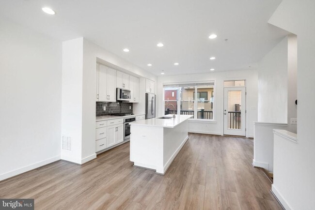 Building Photo - 16560 Crabbs Branch Way