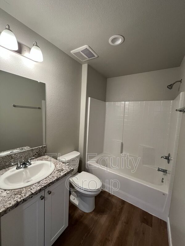 Building Photo - 405 S Summit St