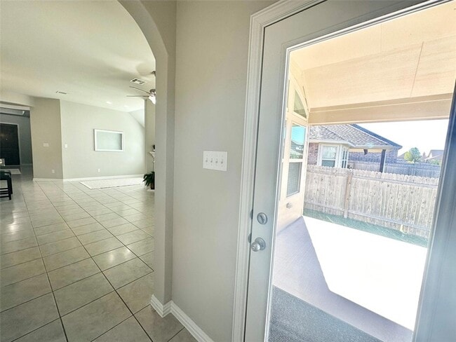 Building Photo - 1017 Hillrose Dr