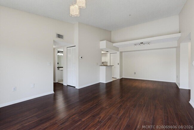 Building Photo - 400 Crestwood Ct N