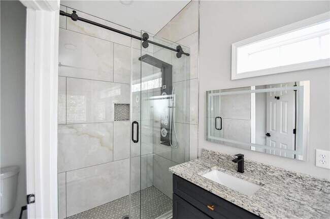 Building Photo - 3338 Sims St