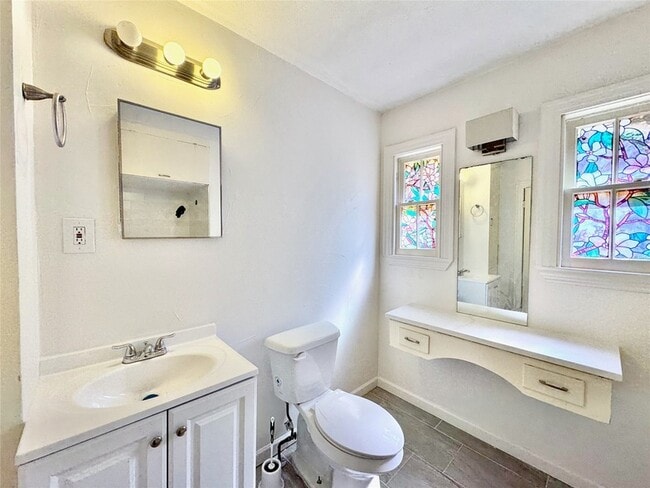 Building Photo - 5511 Longview St