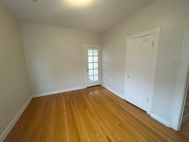 Building Photo - 6208 N Artesian Ave