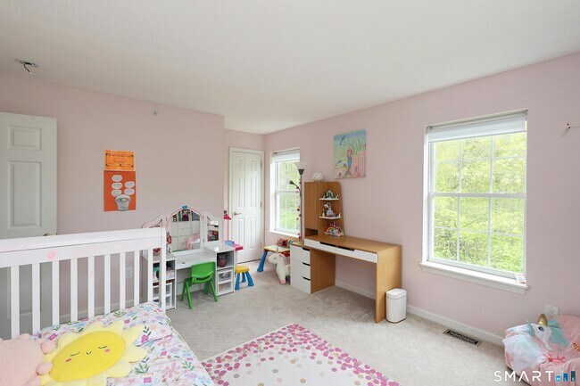 Building Photo - 633 Danbury Rd