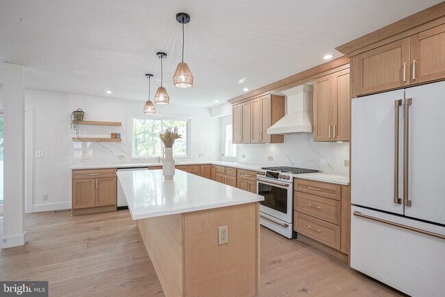 Building Photo - 316 Farmdale Rd