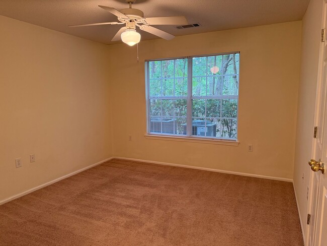 Building Photo - Private End Unit - First Floor - Reserve at Woodbridge