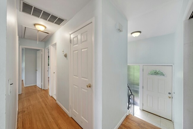 Building Photo - 106 Hillside Ave