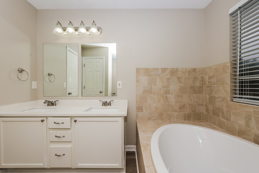 Building Photo - 3817 Asheford Trace
