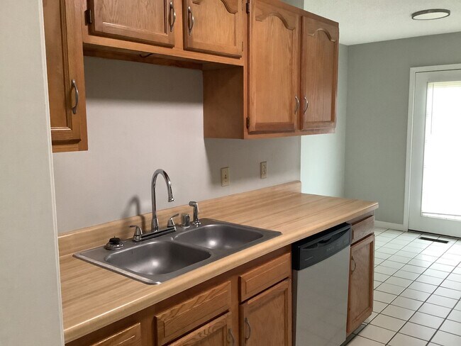Building Photo - 400 Northwood Dr