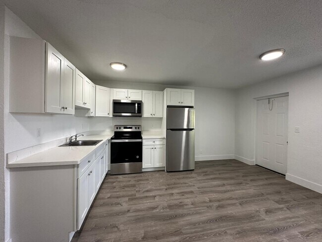Building Photo - 3660 Apartments LLC
