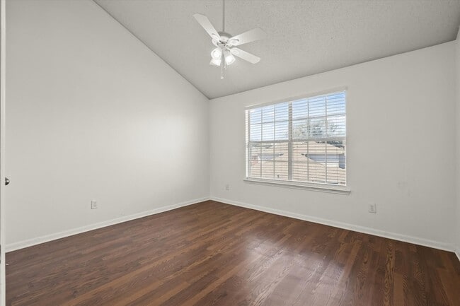 Building Photo - 8400 Hickory St