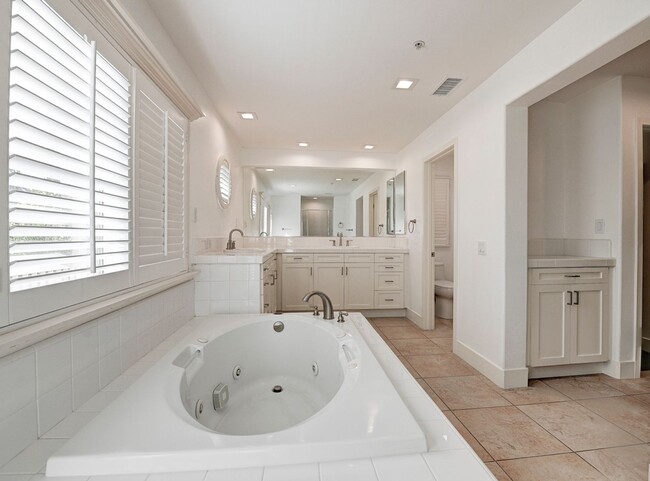 Building Photo - Amazing LARGE home in Ladera Ranch!