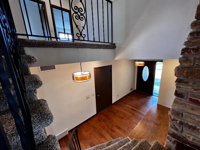 Building Photo - Spacious Home with Remodeled Open-Concept Kitchen, Water Utilities Included. VERONA Schools