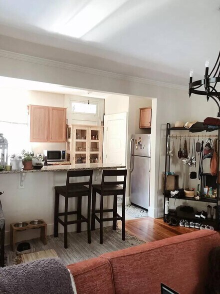 Building Photo - 9 Gadsden St