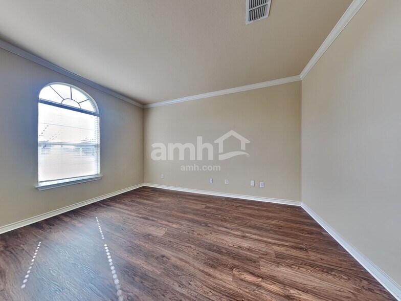 Building Photo - 1703 Chadwick Dr