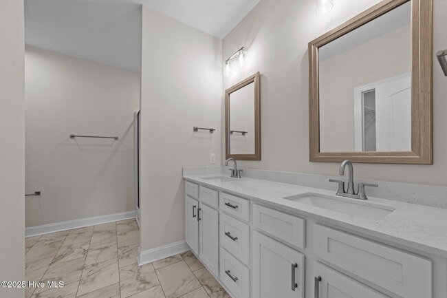 Building Photo - 4229 Laurel Rdg Dr