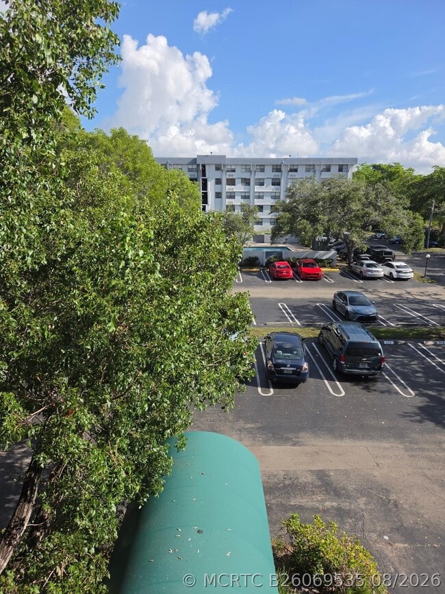 Building Photo - 2401 Riverside Dr
