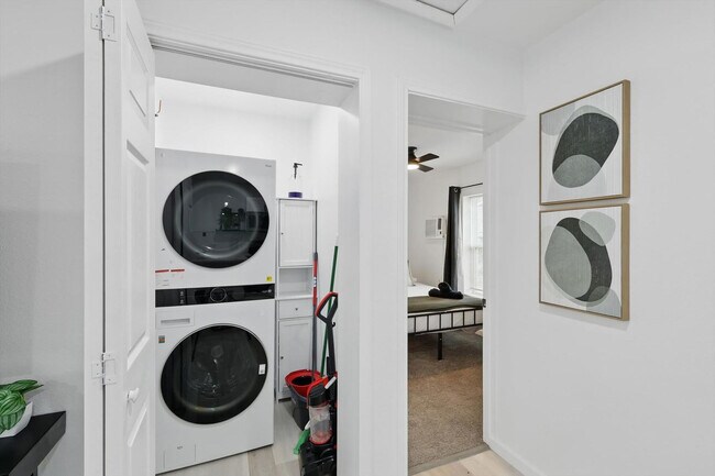 Building Photo - 2336 Minnie St