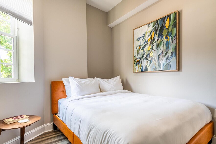 Building Photo - 701 E Street Southeast-SI ID1011208P