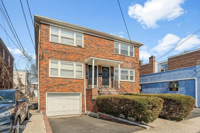 Building Photo - 217 Orange Ave