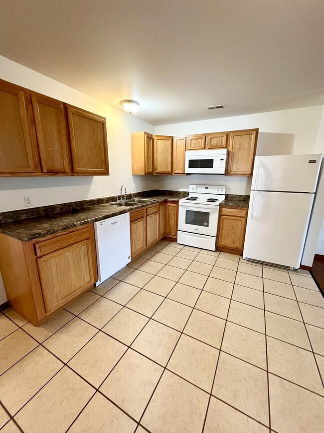 Building Photo - All Inclusive Duplex | 3 Bed | 2 Bath